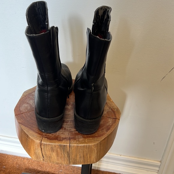 Women’s SIZE 7 leather boots - Picture 4 of 5